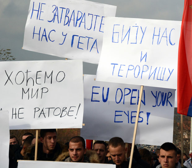 СУД О СЛУЧАЈУ УХАПШЕНИХ У СЕВЕРНОЈ МИТРОВИЦИ: Тројици Срба потврђен притвор